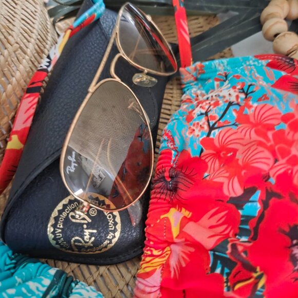 Ray-Ban Vintage 1980s/1990s Gold Frame Glasses, case and cloth Uni-Sex - Picture 5 of 16